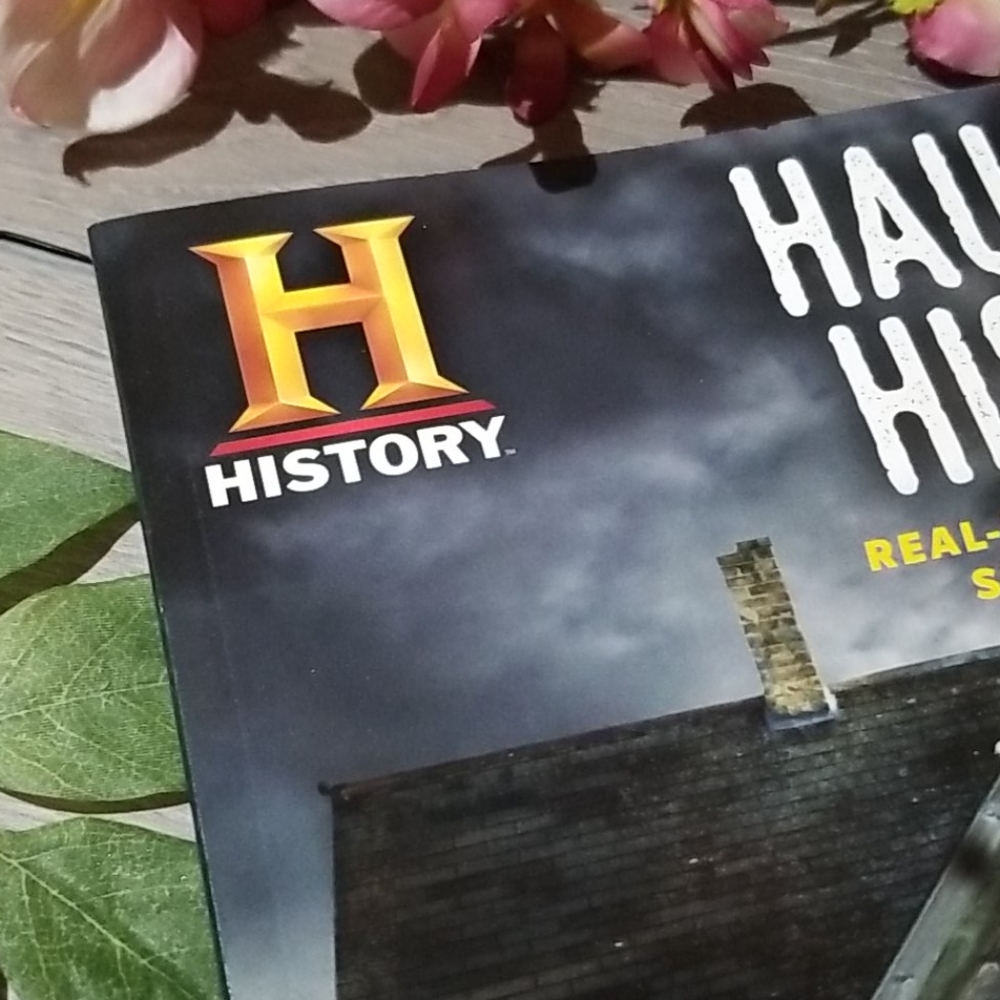 Haunted History Magazine - Picture 2 of 8